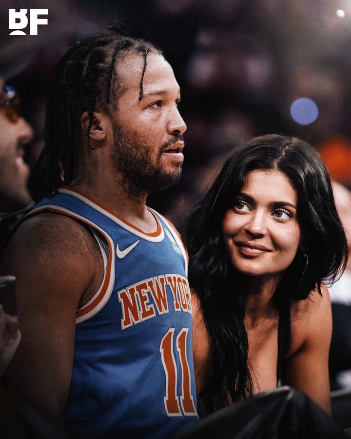 华体会体育平台-G6得邀请她去客场？凯莉·詹娜现场观战时尼克斯两战全胜