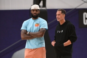 华体会体育品牌-NBA高管：到现在湖人也没宣布过詹姆斯执行了选项 这非常奇怪